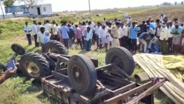 Andhra Pradesh Accident: Seven Women Killed, 20 Others Injured As Tractor Travelling to Wedding Overturns in Guntur (Watch Video)